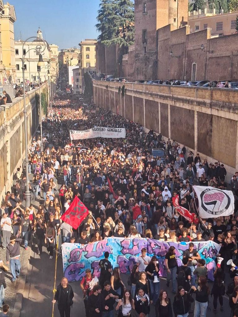 Standpoint Italian students: the Shadow of War in the Streets - Ξεκίνημα